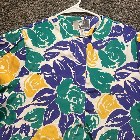 3/$15. Vintage blouse 20 - Picture 2 of 4
